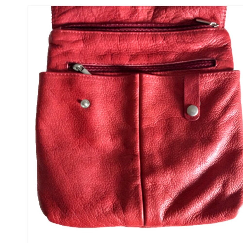 T-Nobile Made in Italy soft leather crossbody purse in vibrant red. - Picture 9 of 14